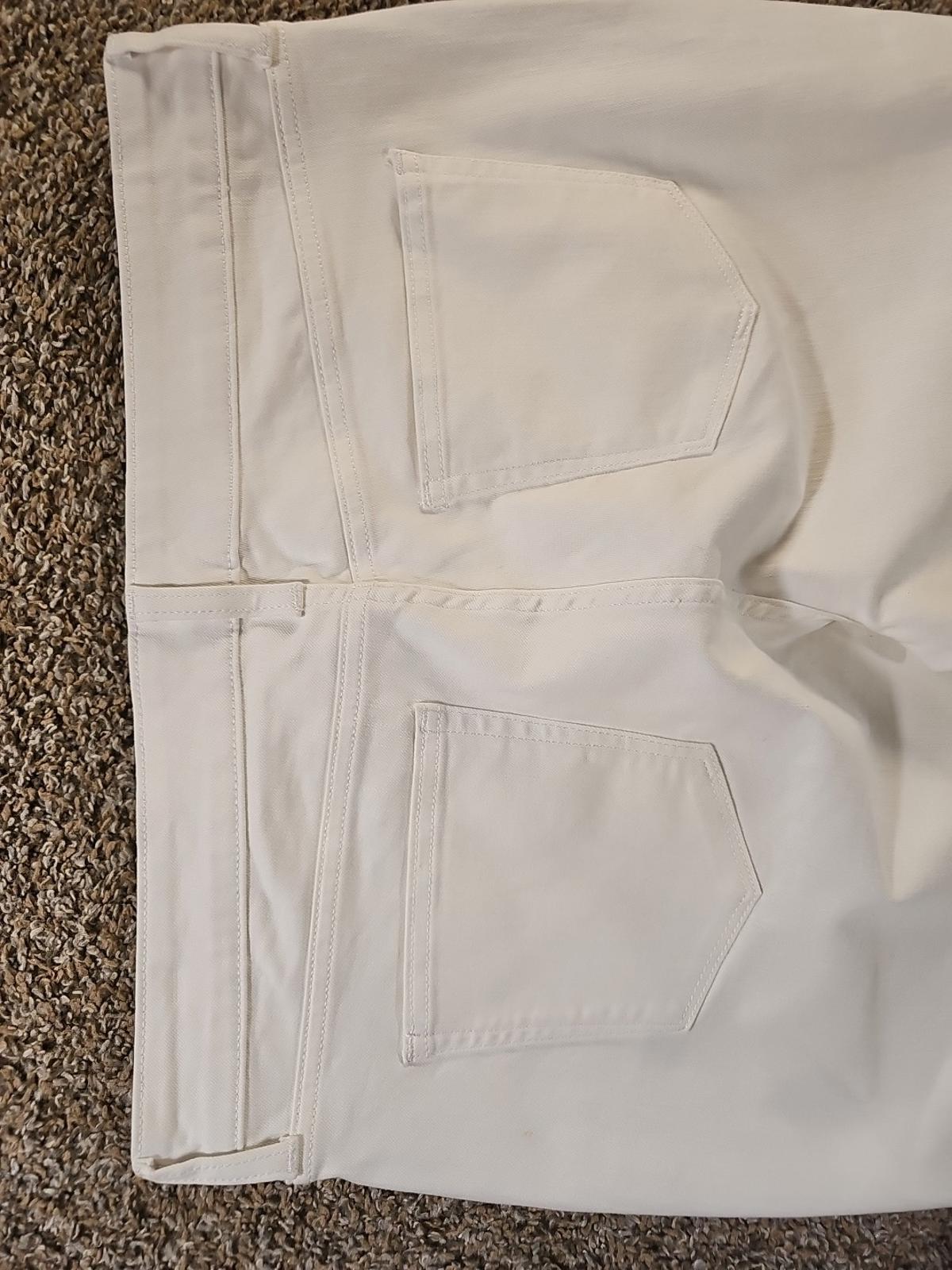 St. John’s Bay MidRise Capri Jeans 14 White Stretch NWT NWD