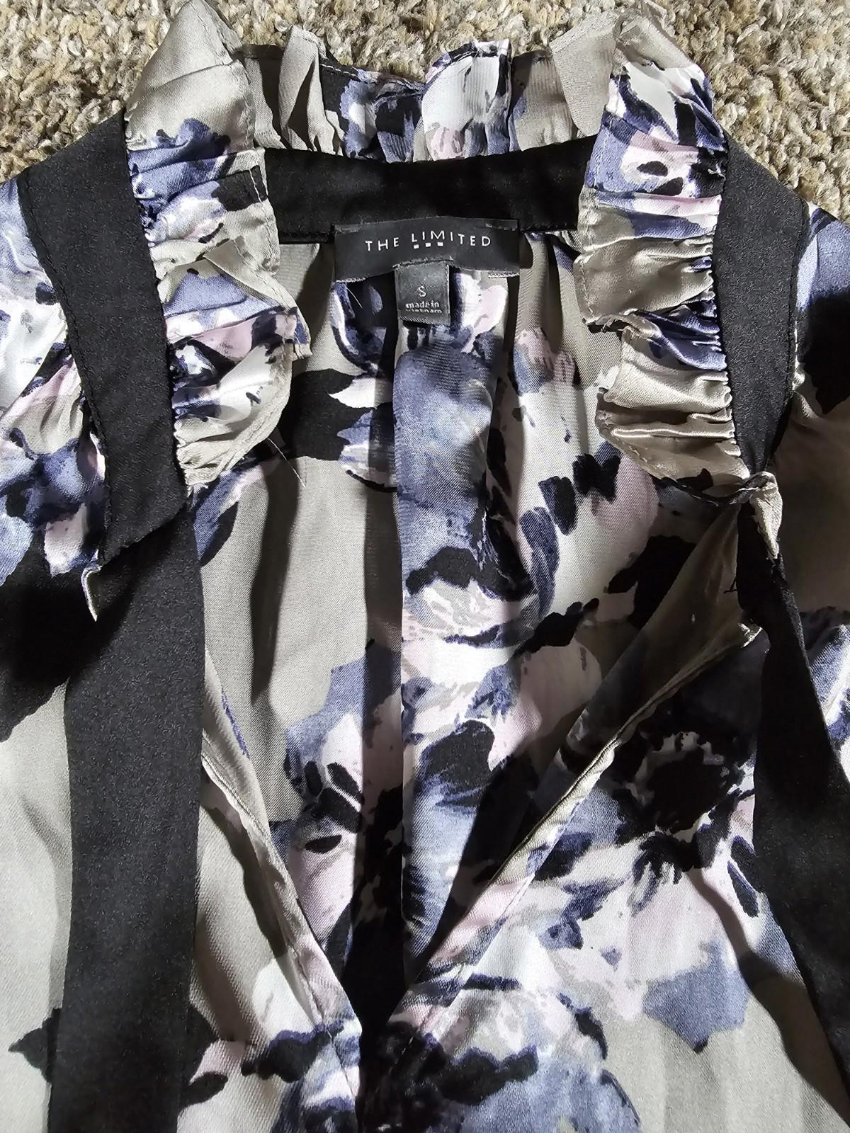 The LIMITED Small Gray Floral Tie Tank Top