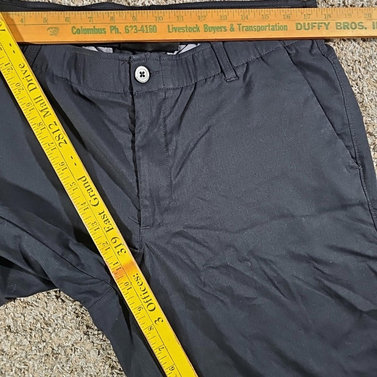 Under Armour Sz 38 Black HeatGear Golf Shorts