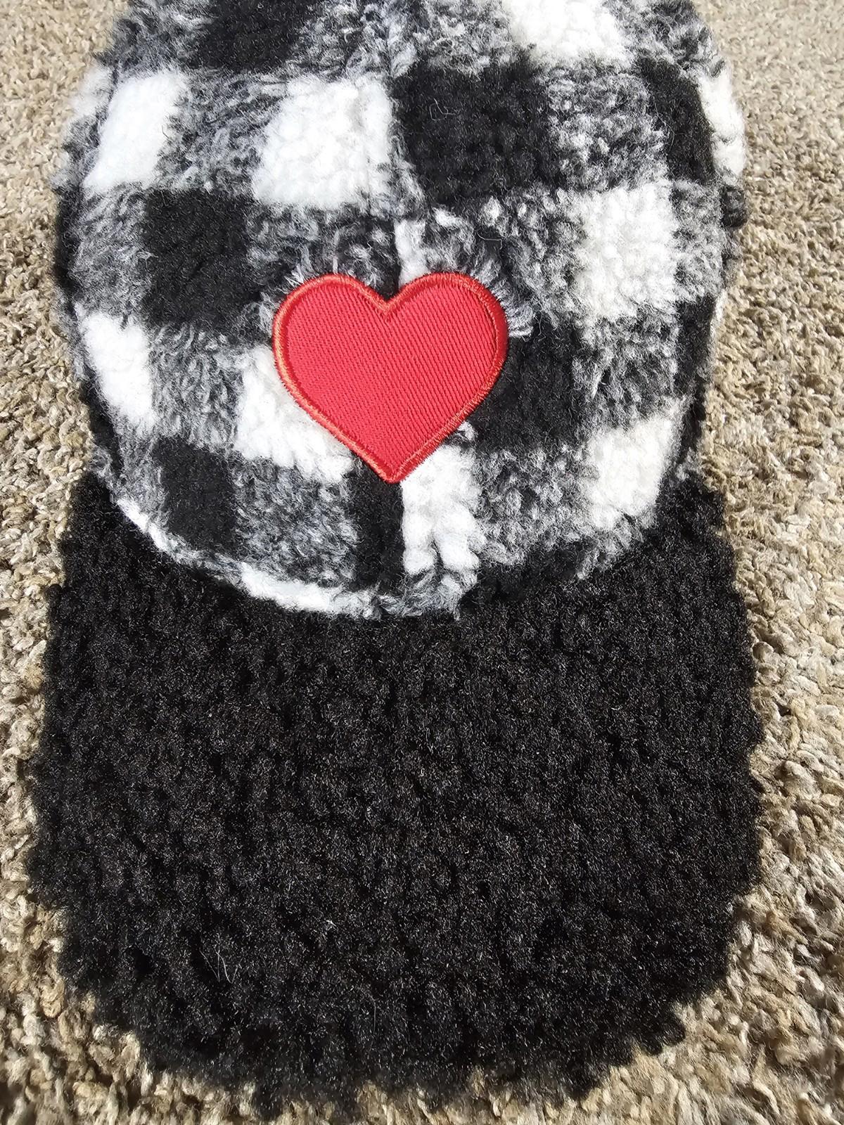 VALENTINE'S DAY SHERPA BASEBALL HAT WHITE/BLACK PLAID HEART