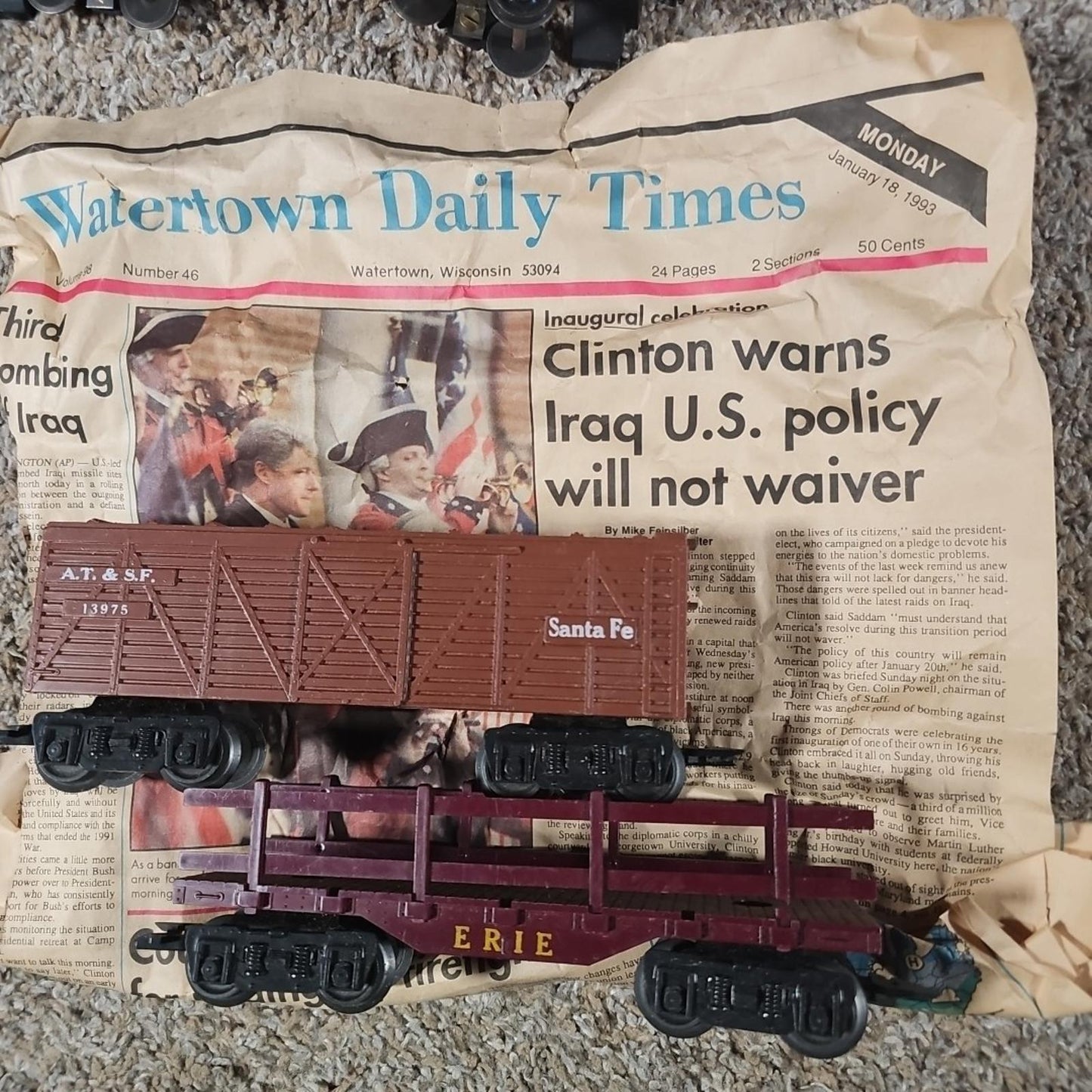 Lionel Train Set Engine 250 & 1110 Various Cars, Materials, & Connections