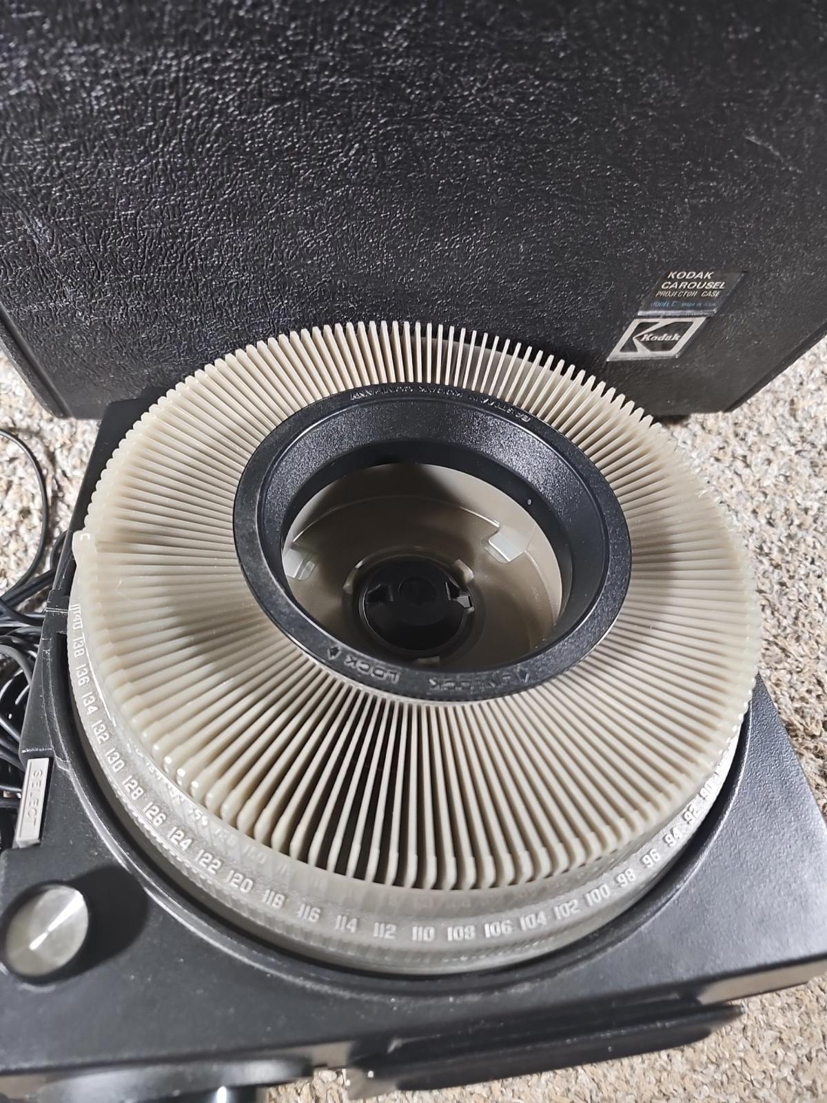 Kodak Carousel 750H Slide Projector Works with Remote and Original Case