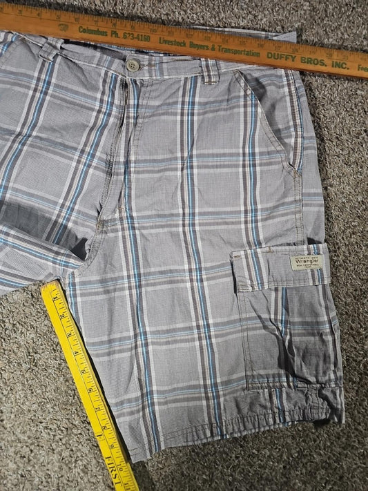Wrangler Sz 36 Gray Blue Windowpane Cargo Shorts