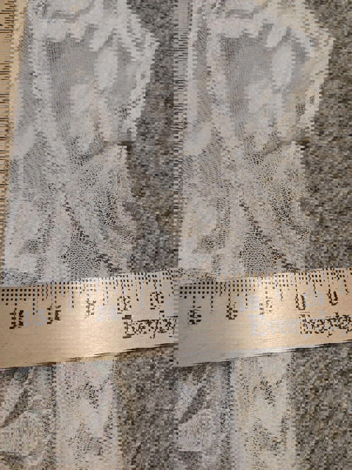 Cream Exhilaration Lace Floral T Shirt Sz S - Stains See Pic