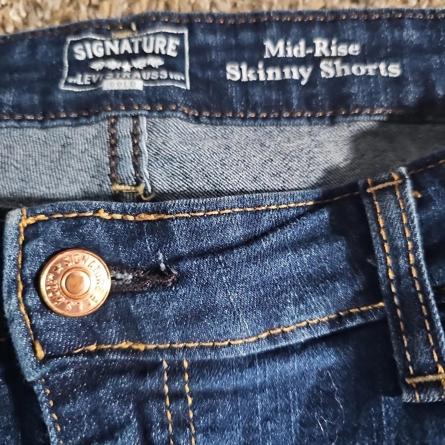 Signature Levi Strauss Gold Midrise Skinny Shorts 20 W35