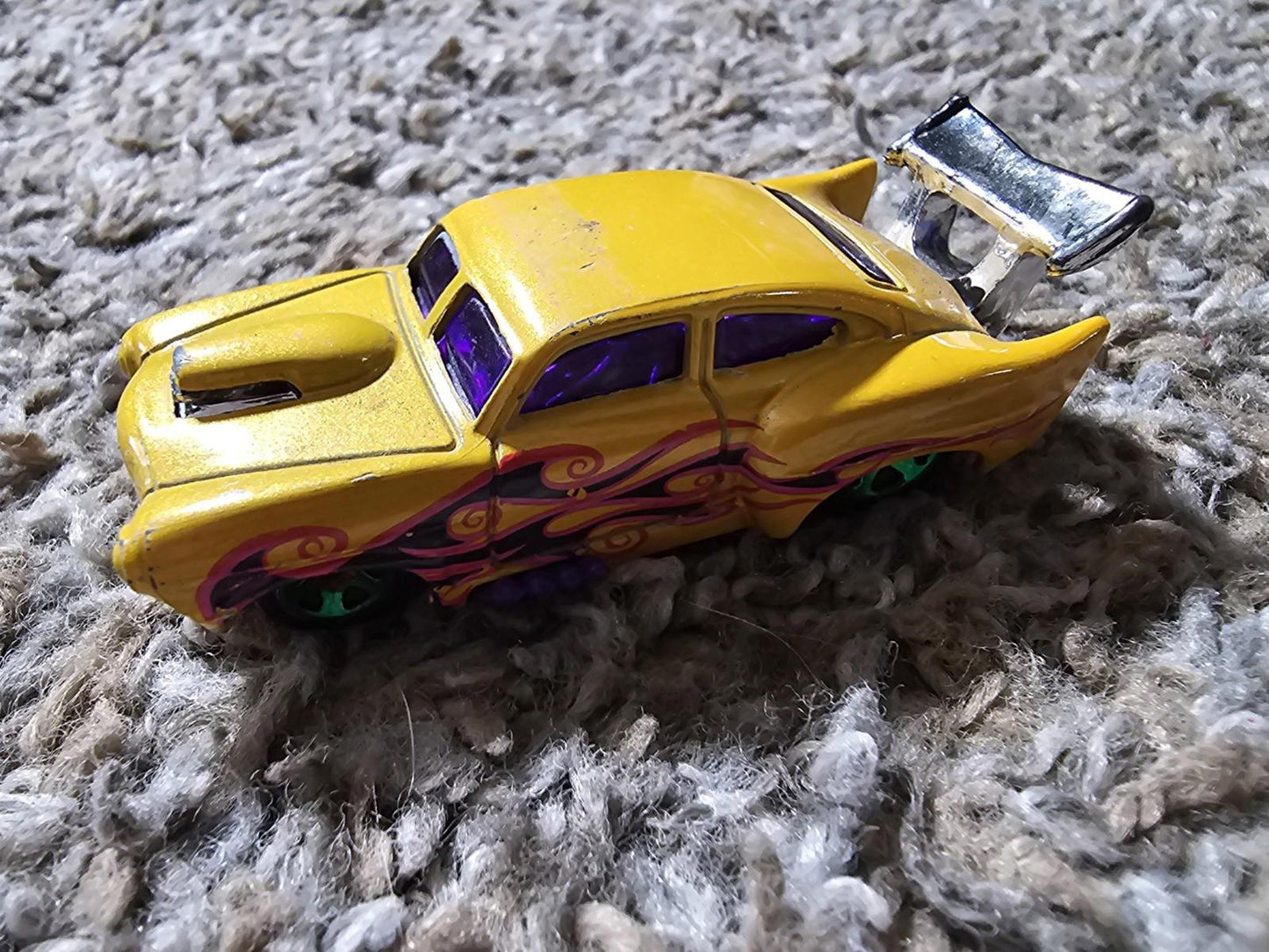 Mattel Hot Wheels Jaded Diecast Car Advent Calendar 2001 Yellow