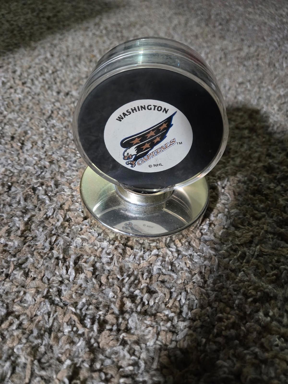 Washington Capitals Vintage Logo NHL Hockey Puck Trench Mfg Display Case
