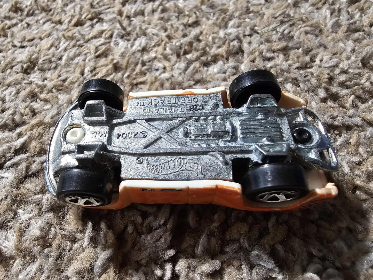 Hot Wheels Mattel 2004 Orange Off Track Race Car Diecast 1:64