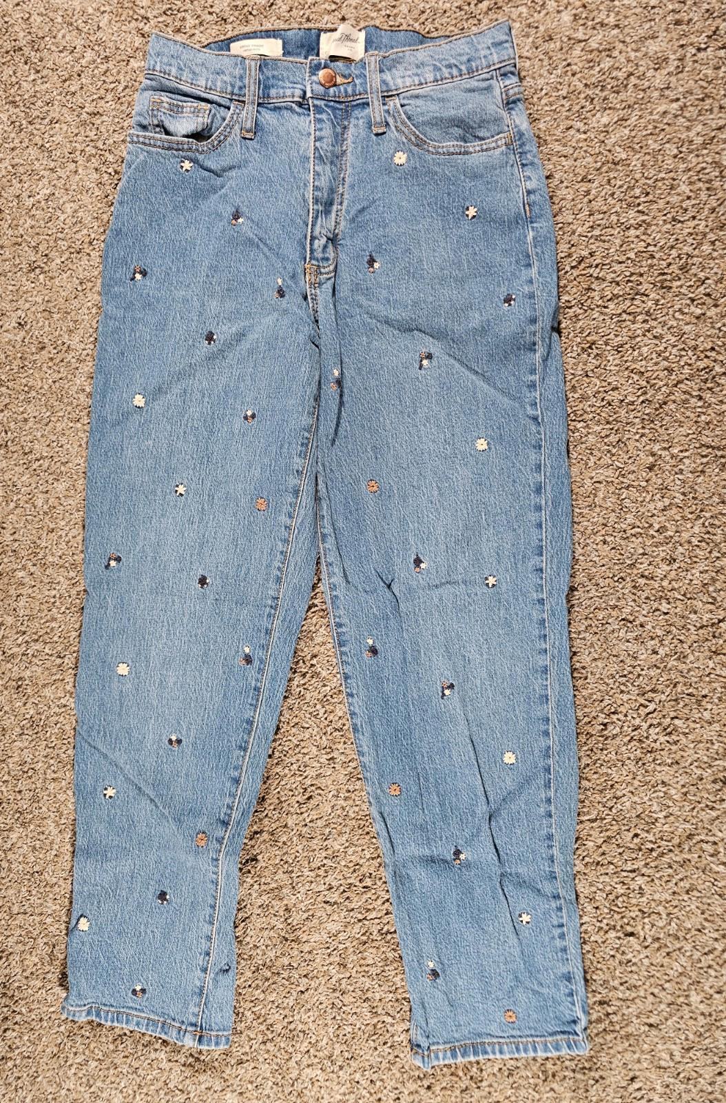 Universal Thread Size 4/27L Straight Jeans Light Wash Flower