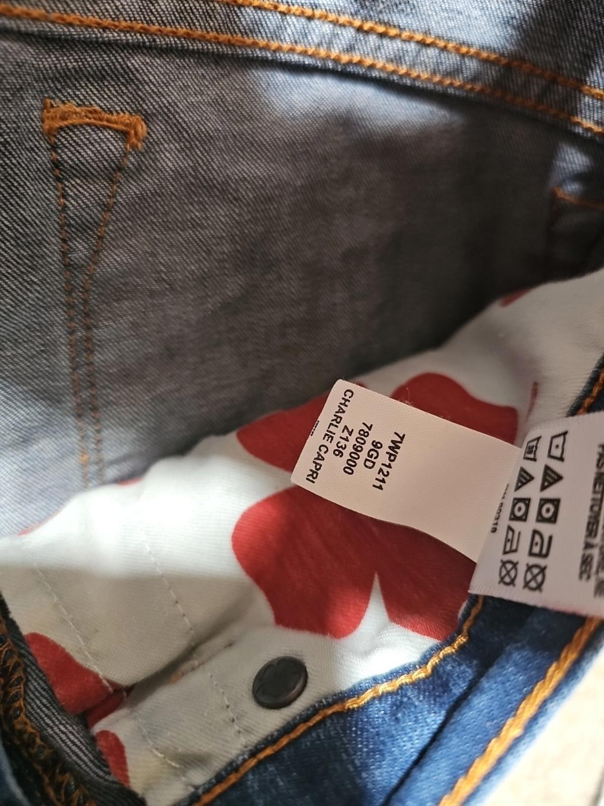 Lucky Brand 10/30 Charlie Capri Jeans