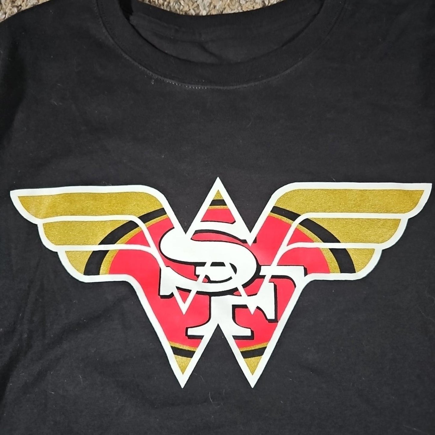 San Francisco 49ers Wonder Woman Hanes Large Black Tshirt