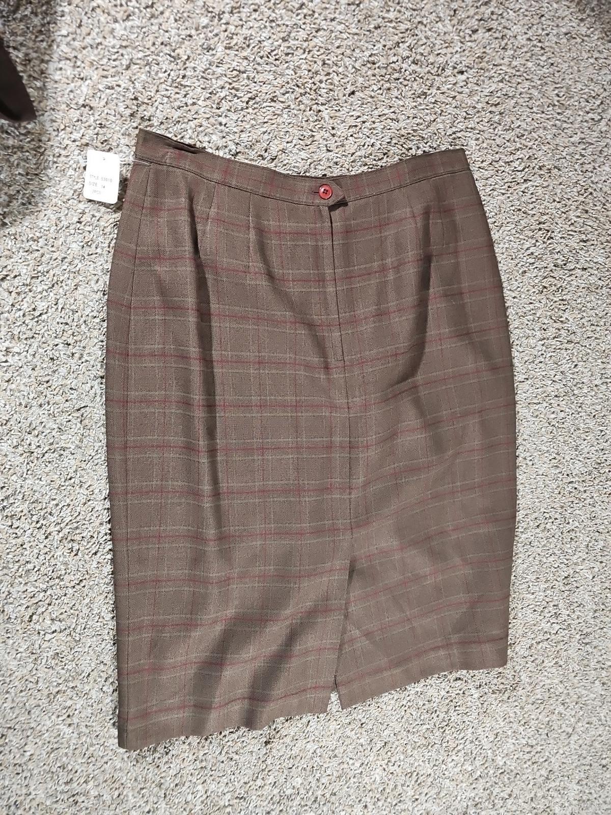 le suit nouveau classics dark olive chiant Sz 14 NWT 2pc Skirt Suit