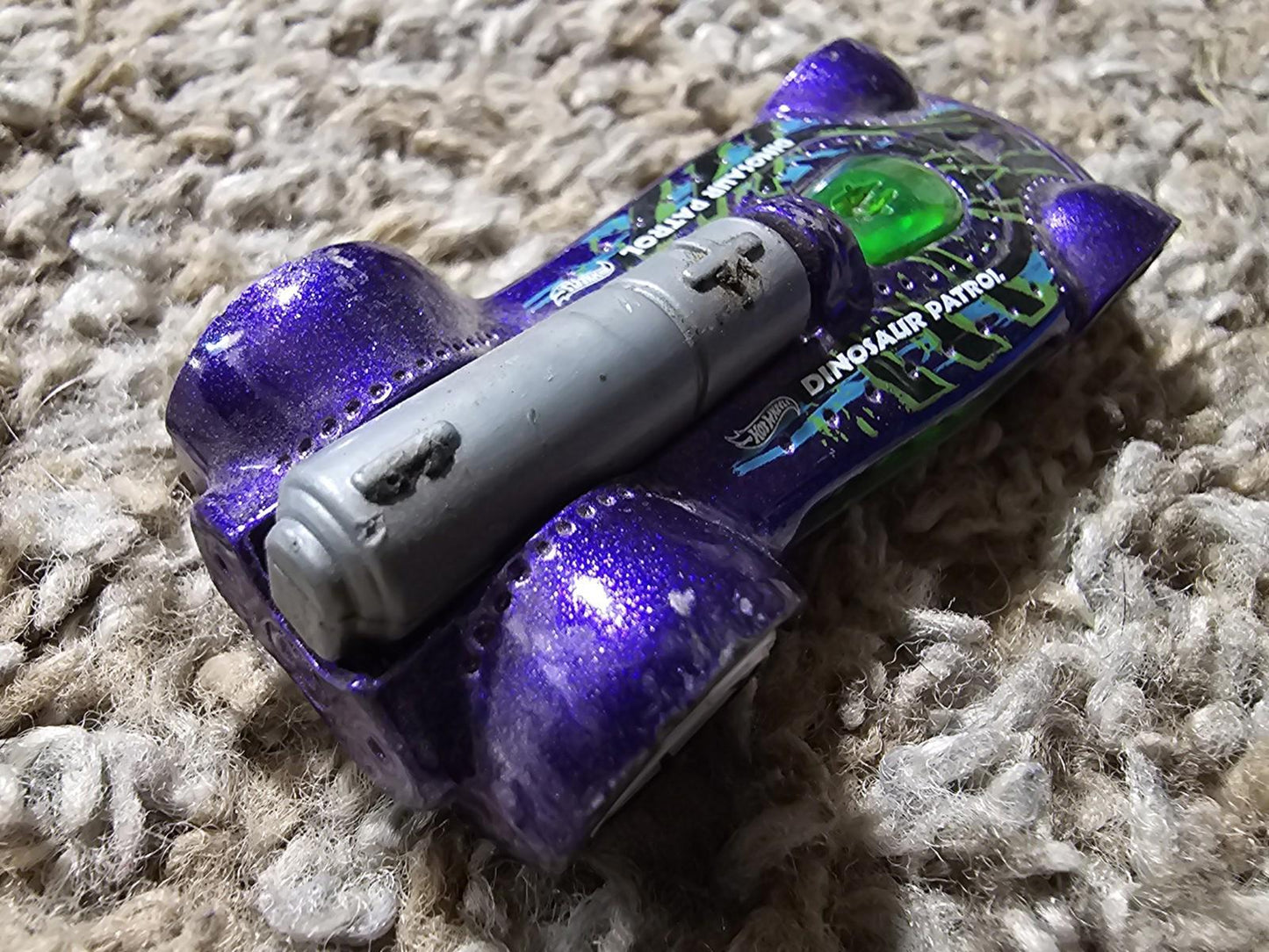 Hot Wheels Retro-Active 2010 Dinosaur Patrol Toy Car Vehicle Purple Green Mattel