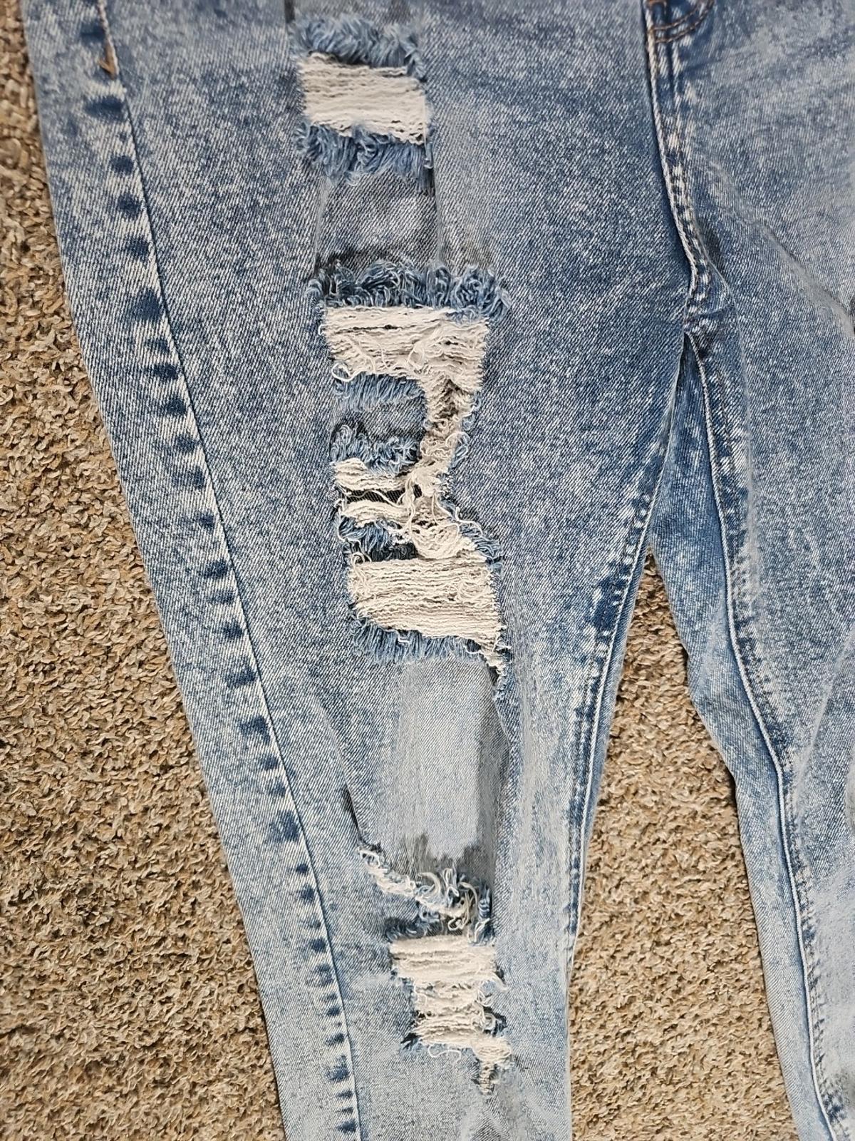 Tinseltown Sz 11 Destroyed Light Wash Slim Jeans