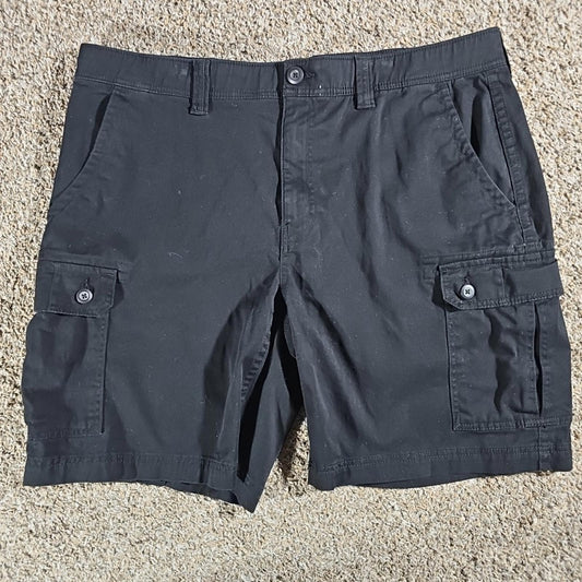 St Johns Bay Sz 40 Black Cargo Shorts