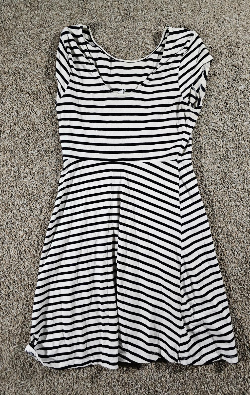 Old Navy Women's M Black White Striped Short Sleeve Dress