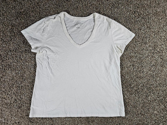 Universal Thread white vneck L