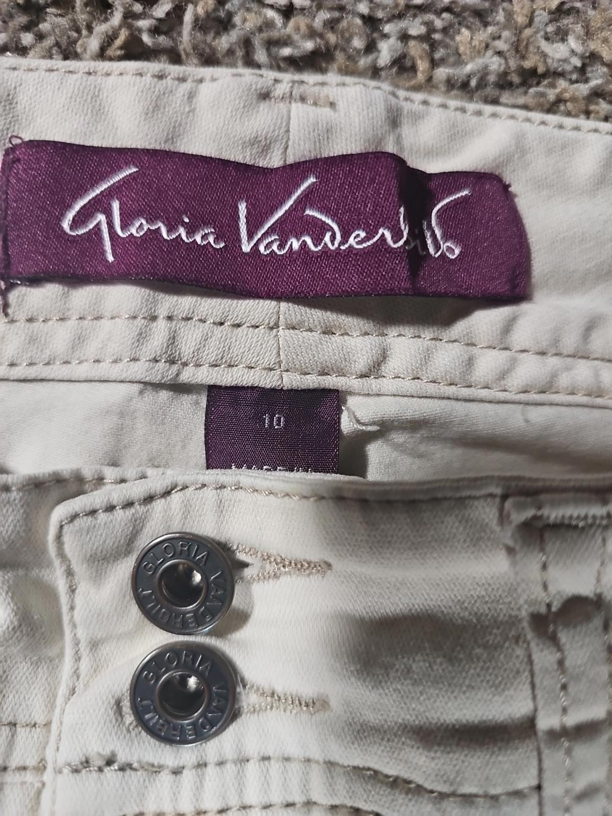 Gloria Vanderbilt 10 Embroidered Floral Khaki Cuffed Capris