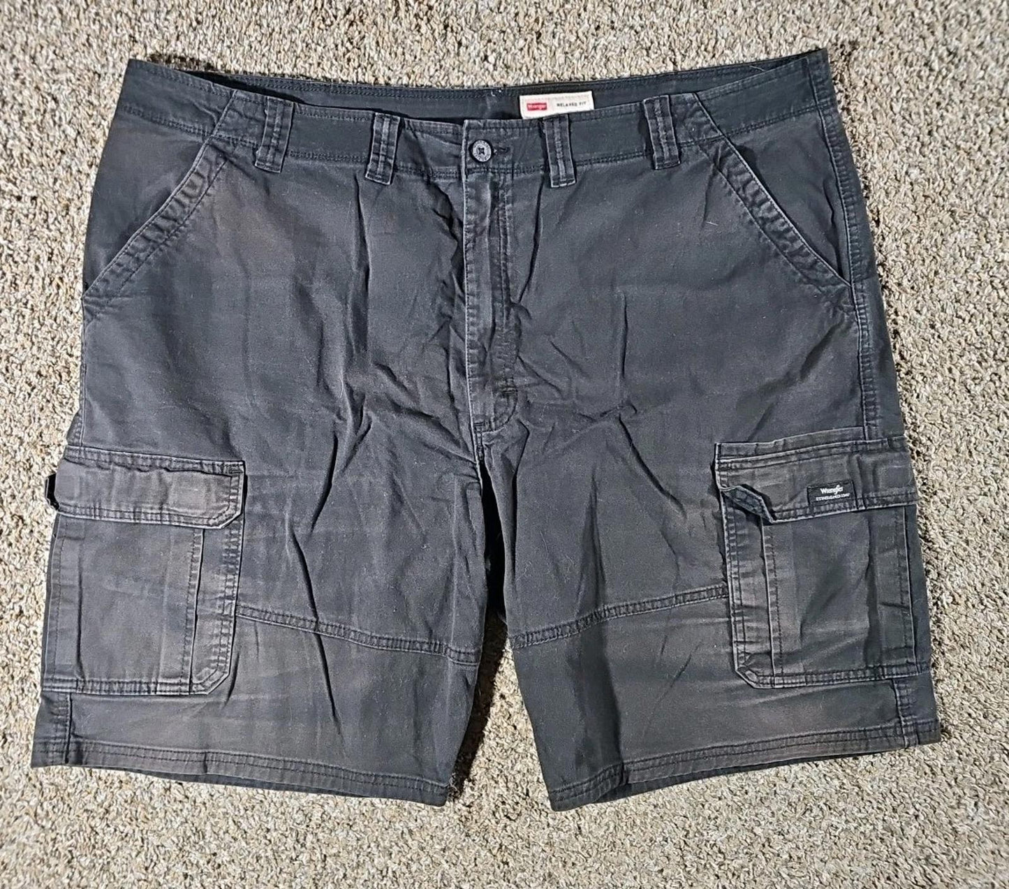 Wrangler Relaxed Fit Sz 46 Black Cargo Shorts