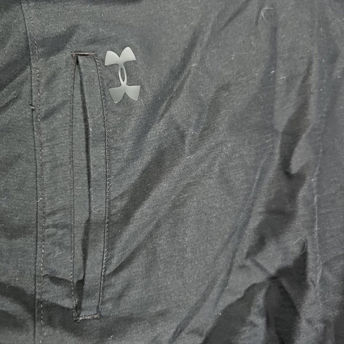 Under Armour Sz 38 Black HeatGear Golf Shorts