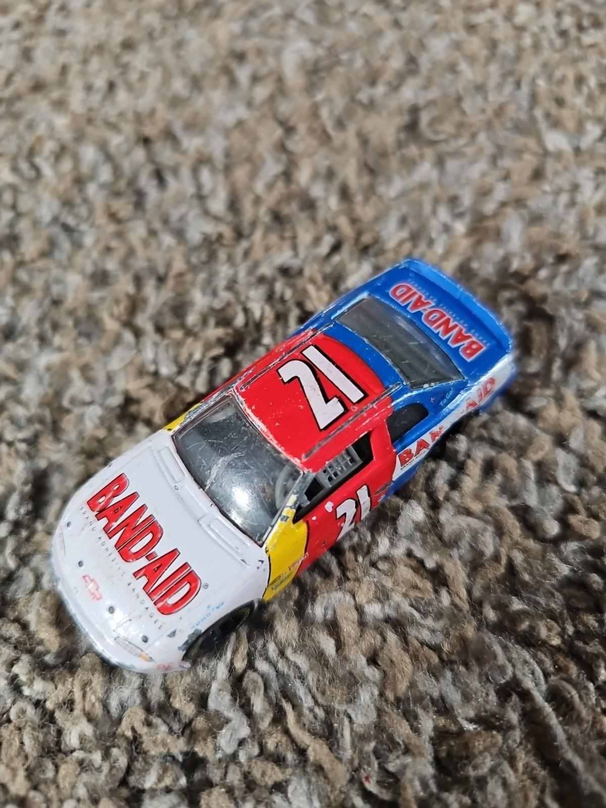 Michael Waltrip #21 Band-Aid Monte Carlo Racing Champions 1:64 NASCAR 1996