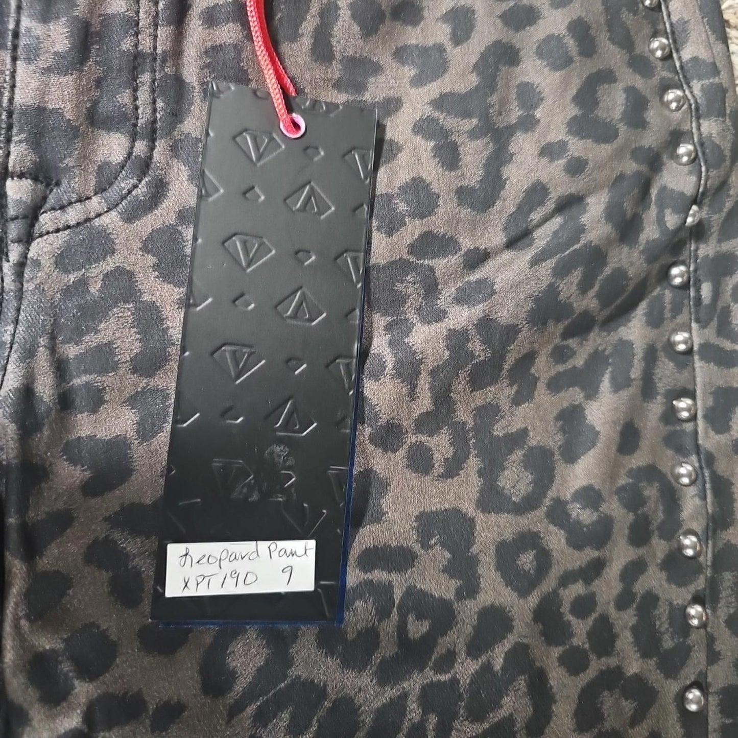VBRT Leopard Print Sz 9 Pants NWT NWD