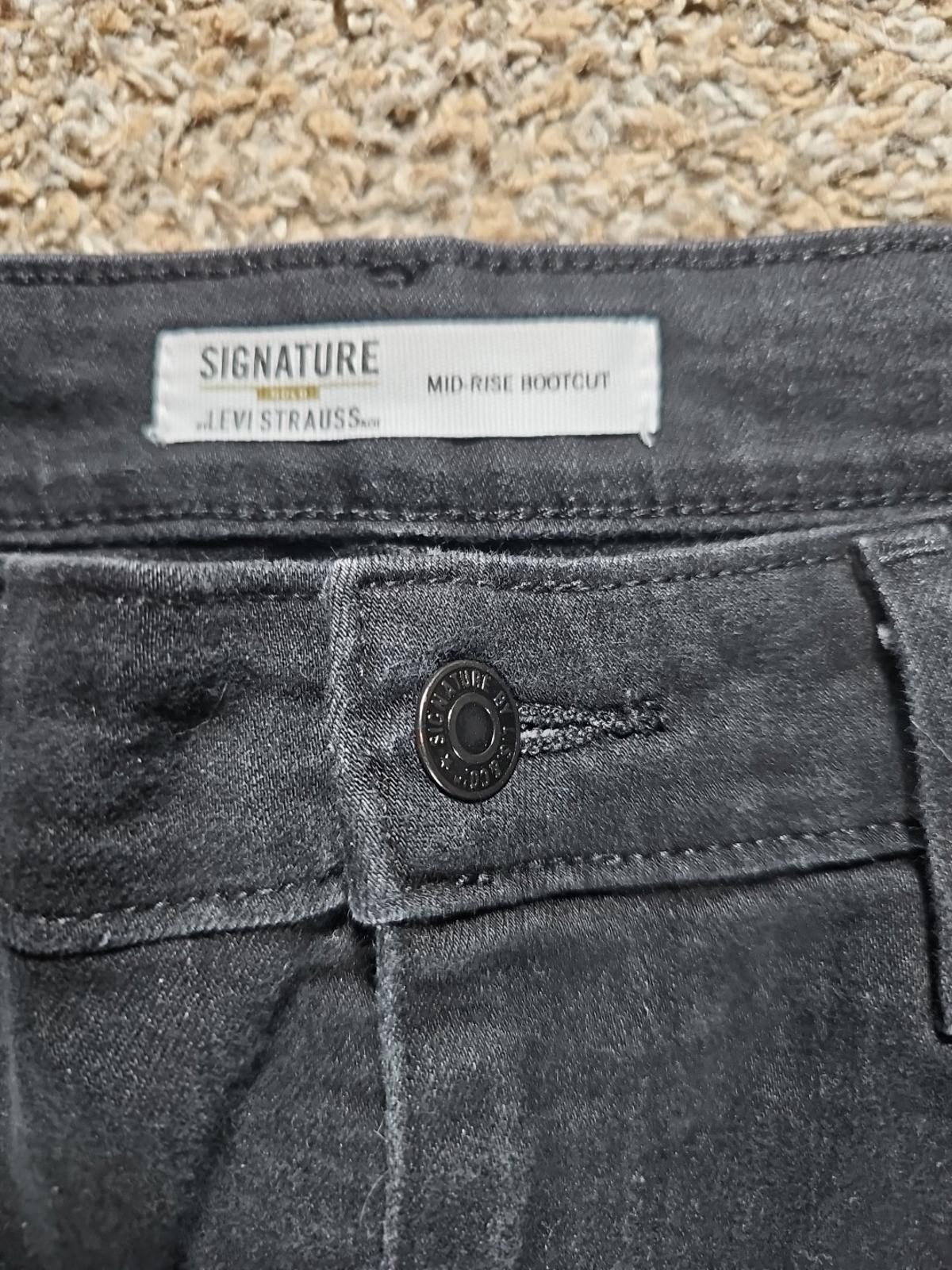 Signature Levi Strauss Midrise Bootcut Jeans 32x29(tag 29x30)
