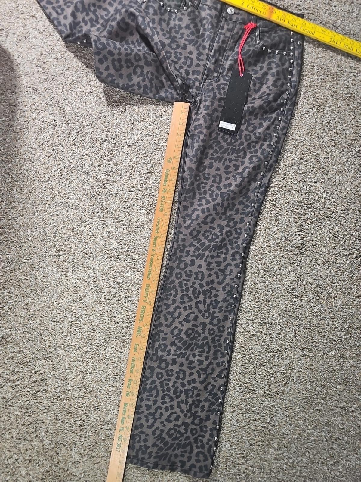 VBRT Leopard Print Sz 9 Pants NWT NWD