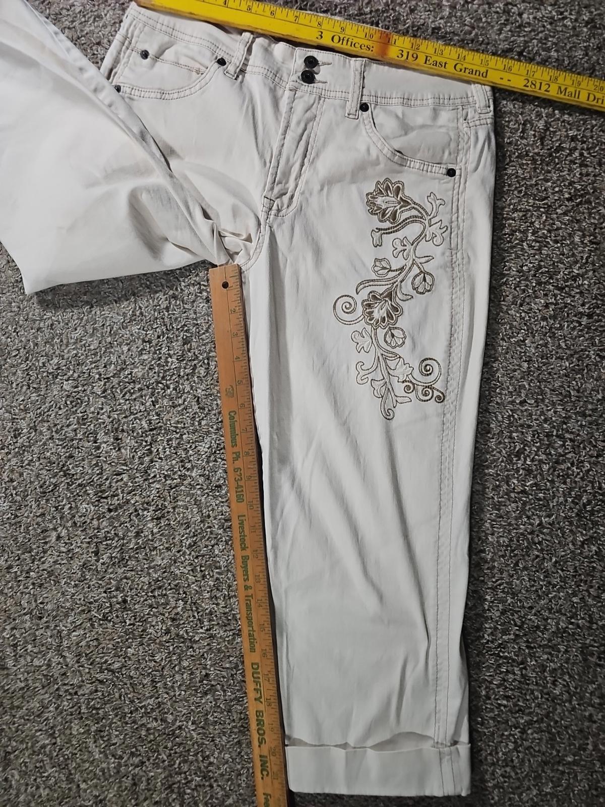 Gloria Vanderbilt 10 Embroidered Floral Khaki Cuffed Capris