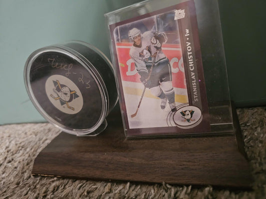 NHL Anaheim Mighty Ducks Stanislav Chistov Display Rookie Card Signed Puck