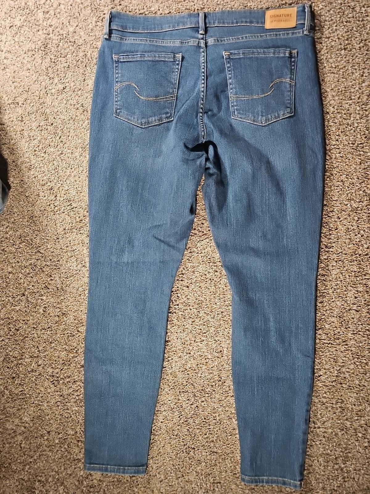 Signature Levi Strauss Mid Rise Skinny 16M 33x30 Jeans