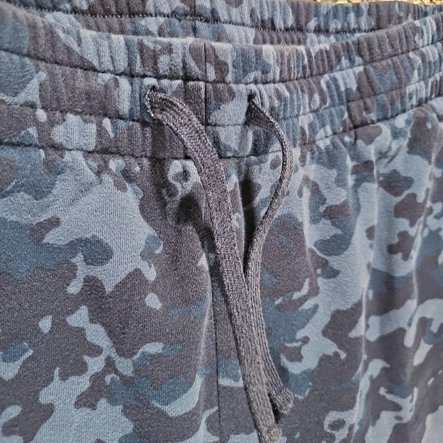Under Armour XXL blue Camo Sweat Pants