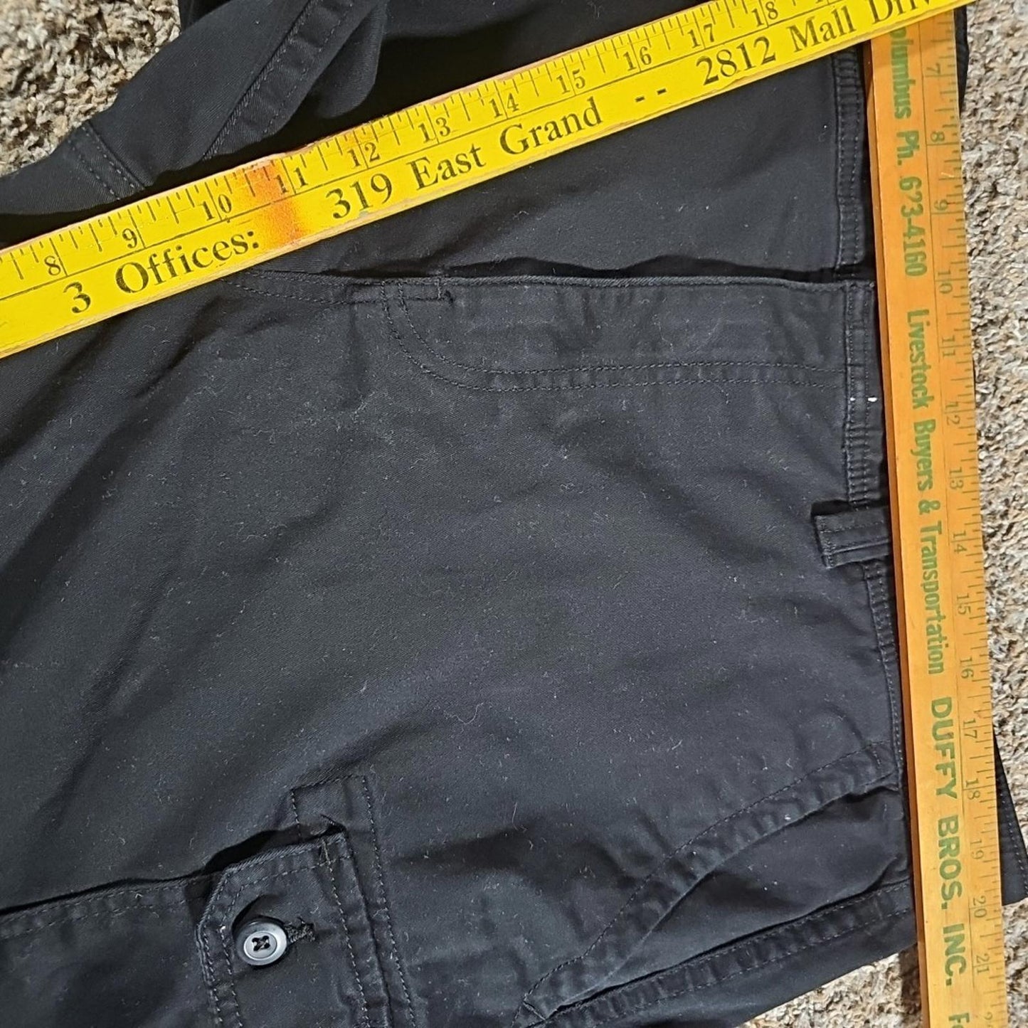 St Johns Bay Sz 40 Black Cargo Shorts