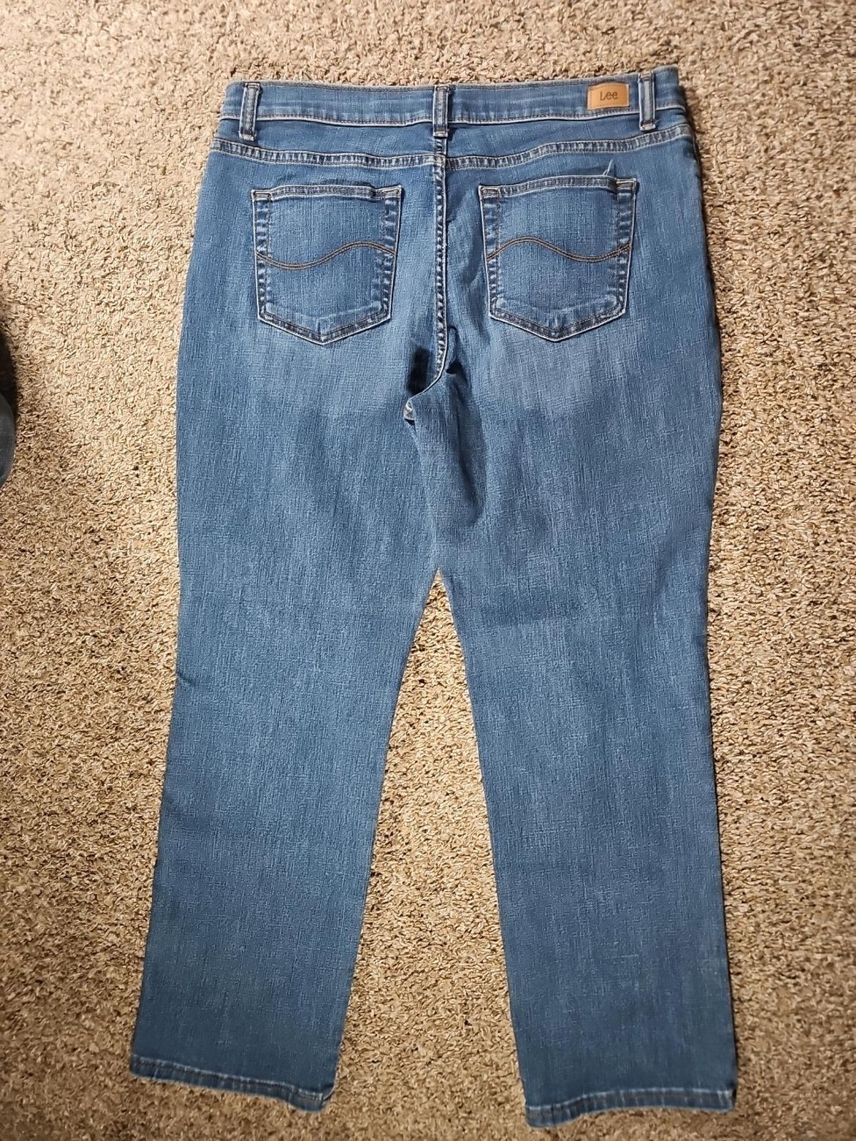 Lee Petites Relaxed Fit Straight Leg Mid Rise Sz 4