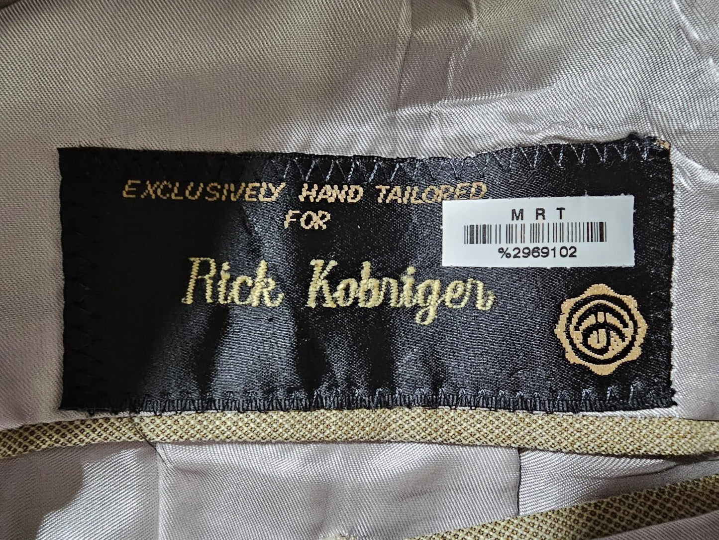 Hand Tailored Tom James Innocenti Oro tan suit APPROX C44W35