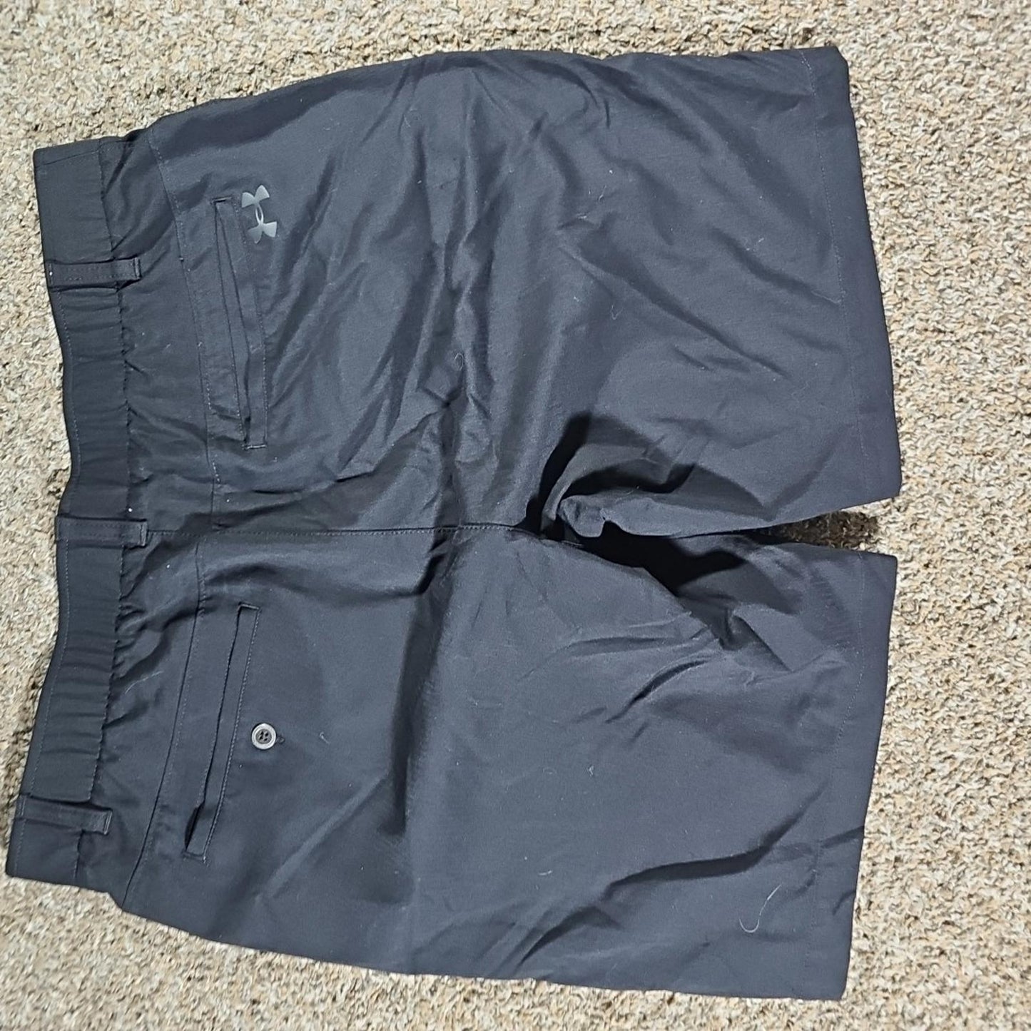 Under Armour Sz 38 Black HeatGear Golf Shorts