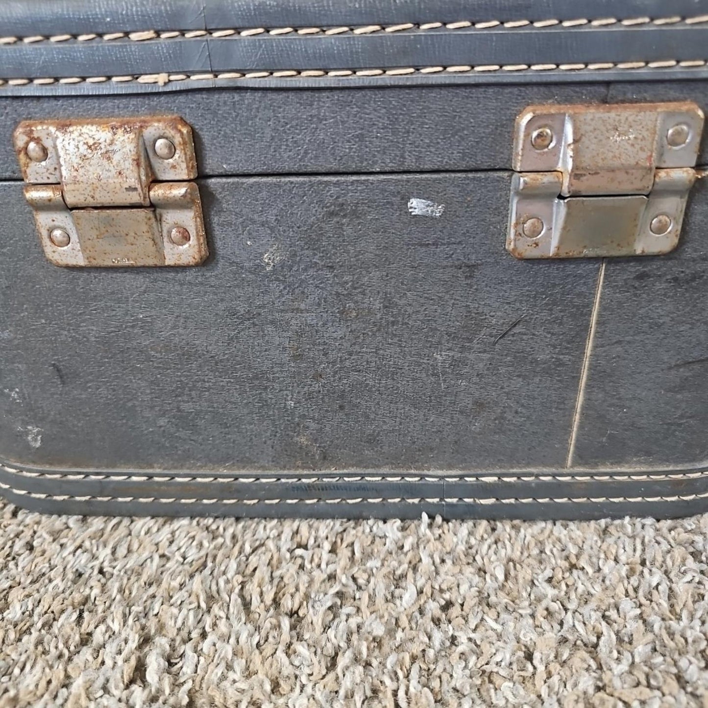 Skyway Travel Train Case Luggage Green Gray Makeup Suitcase w/Keys
