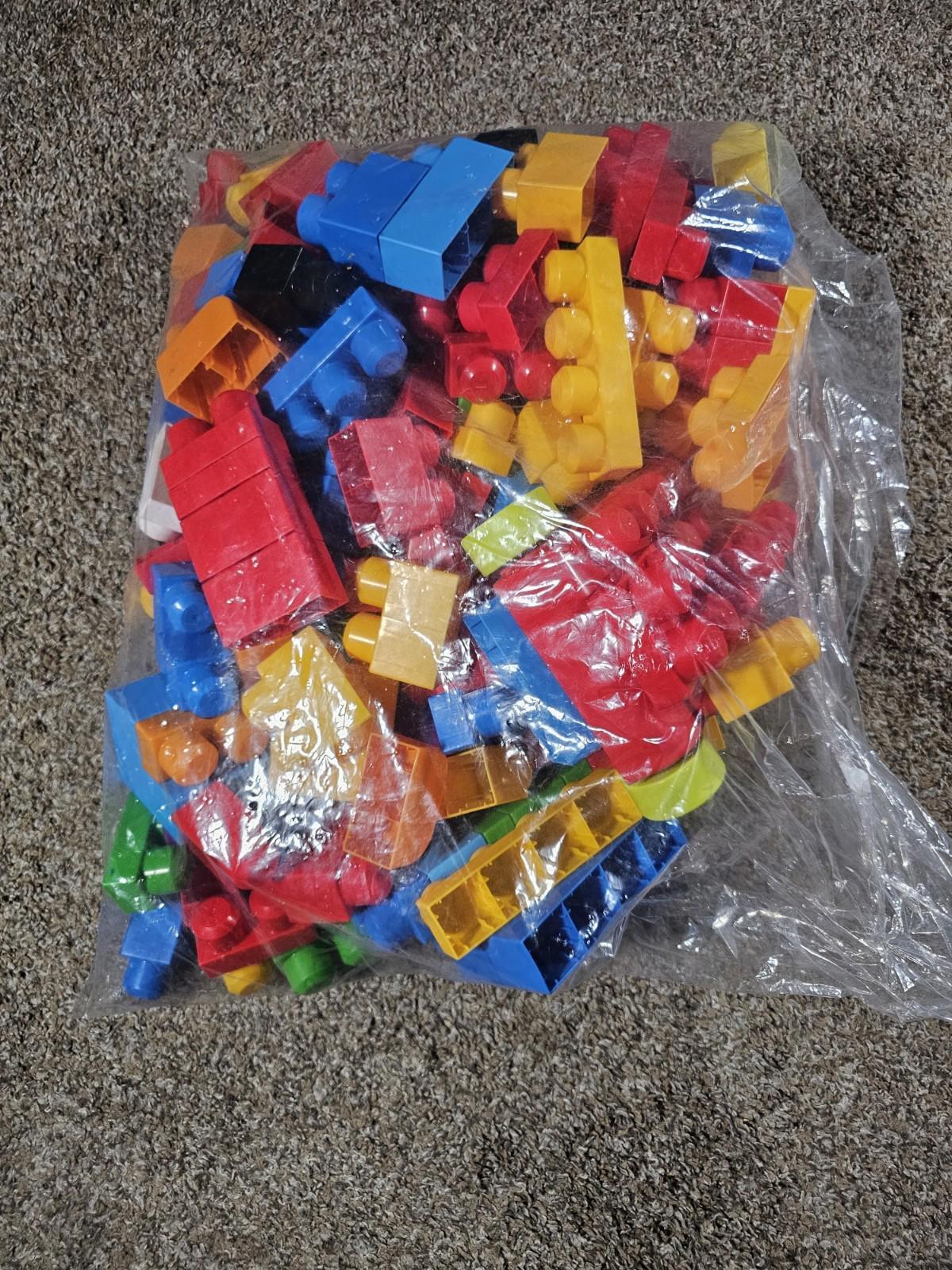 5lb 6oz Lot Of Mega Blocks & LEGO
