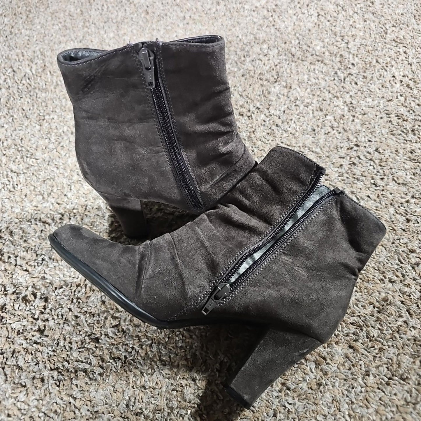 A2 by Aerosoles Chukka Heel Boots Sz 6 Gray Side Zip