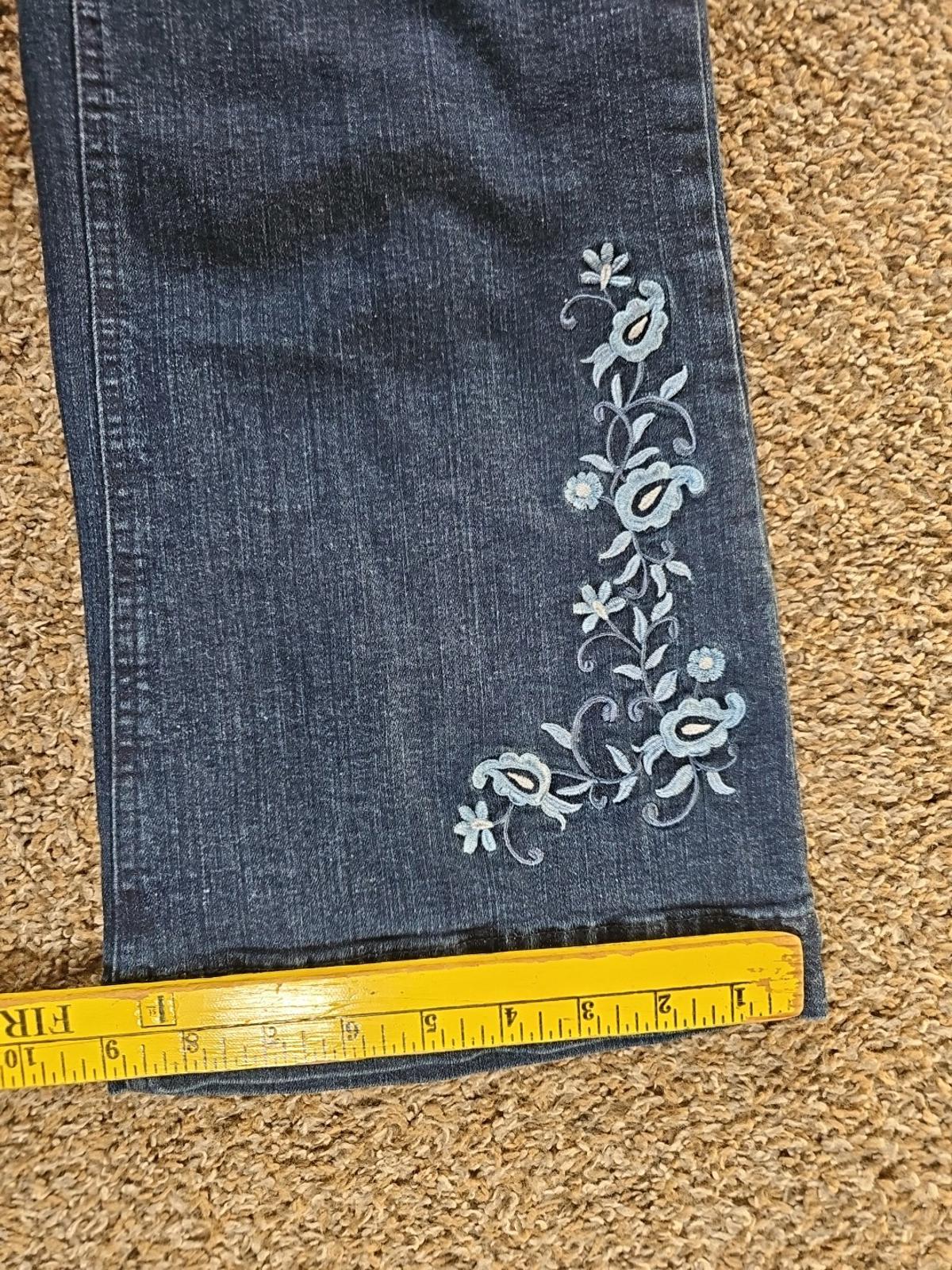 Denim & Company L Flared Blue Jeans Embroidered Flowers NWT