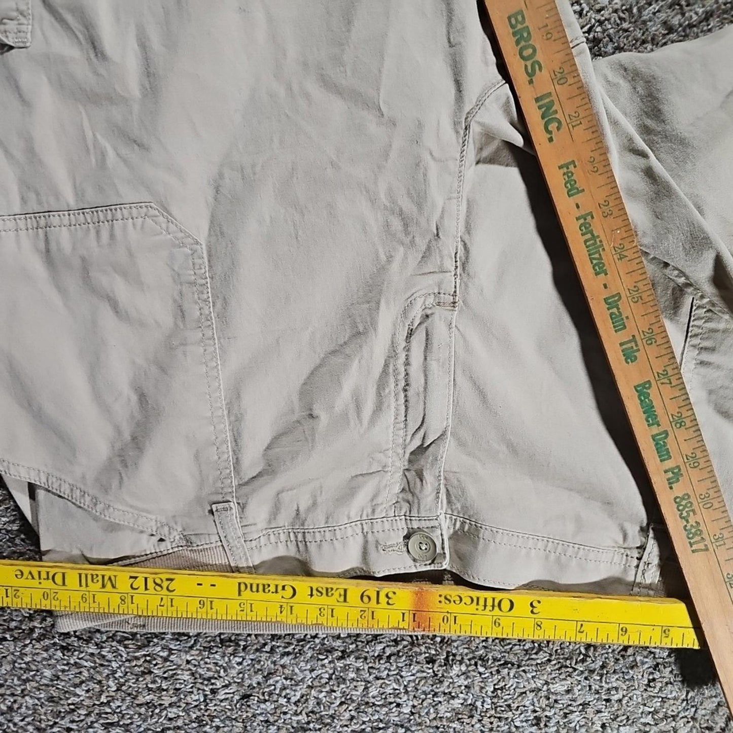 Lee Relaxed Fit Midrise Womans 20W Cuffed Khaki Capris