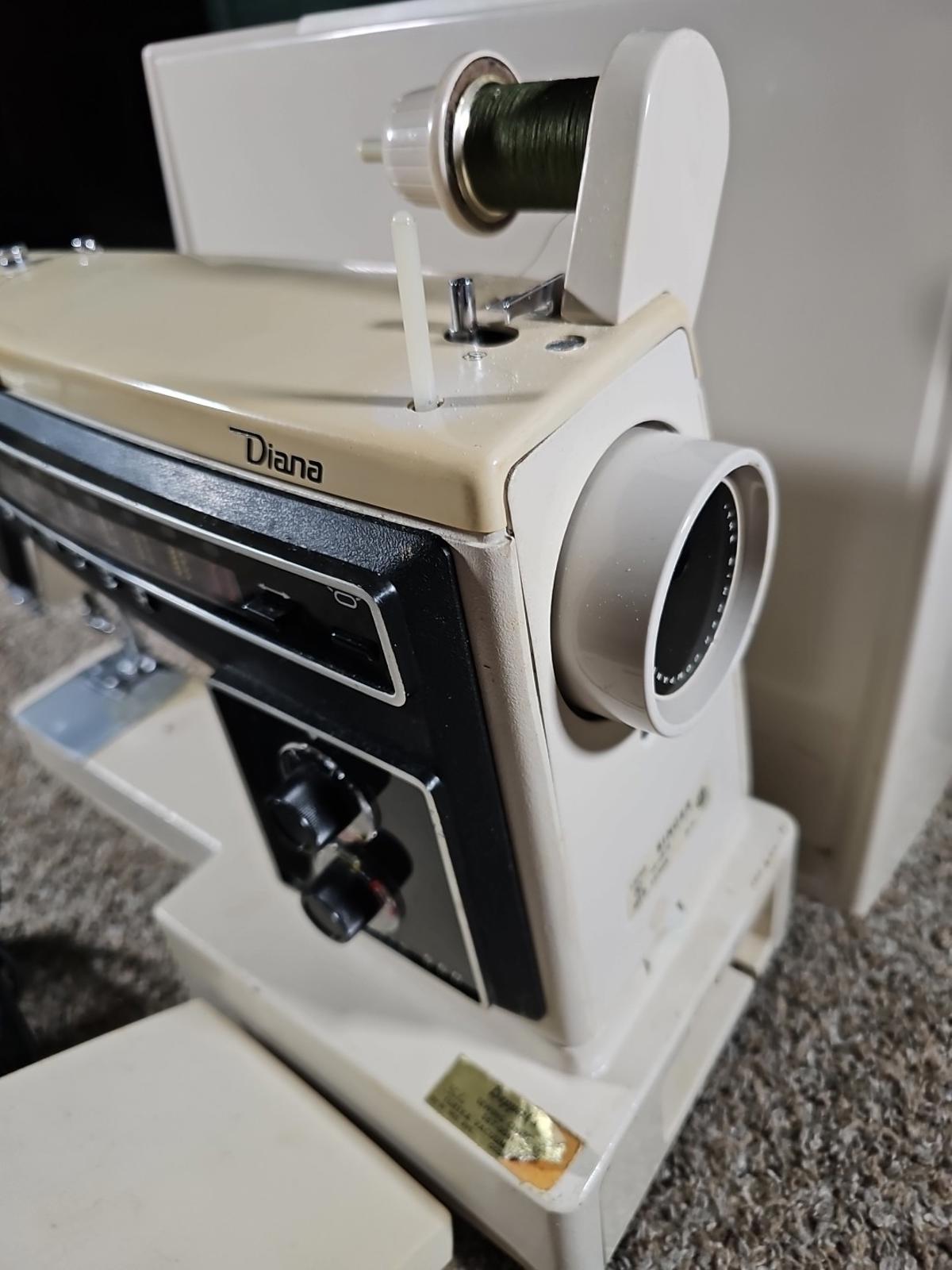1976 SINGER 560 Electronic Diana Sewing Machine with pedal and case