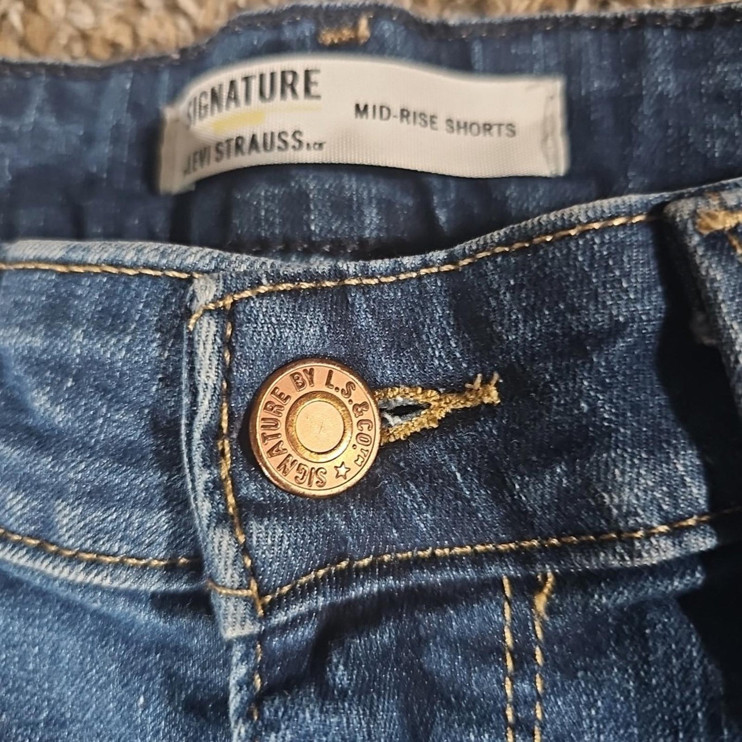 Signature Levi Strauss Mid Rise Shorts W28 Sz6
