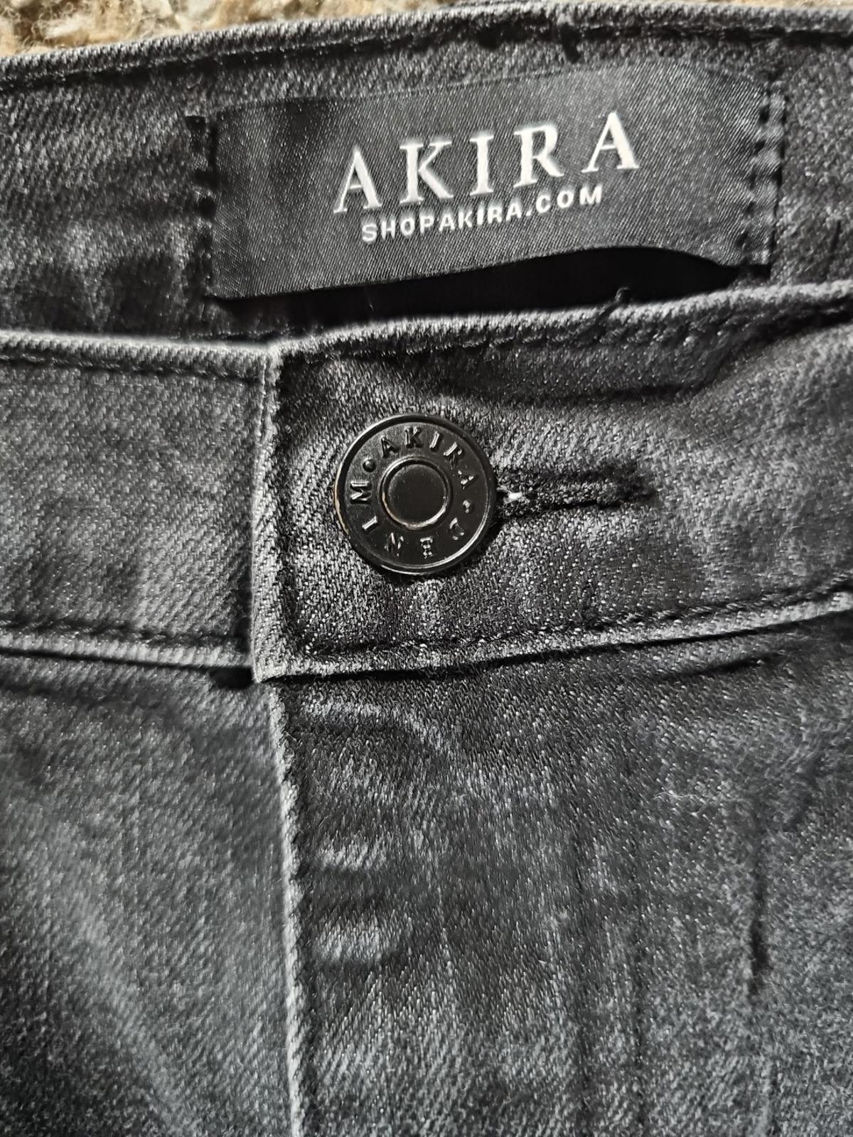 Akira 15(W31) Black White Jeans