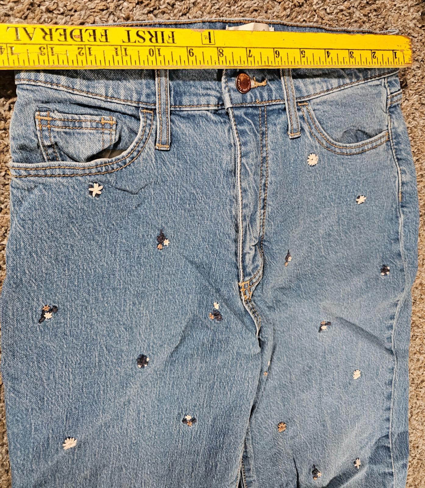 Universal Thread Size 4/27L Straight Jeans Light Wash Flower