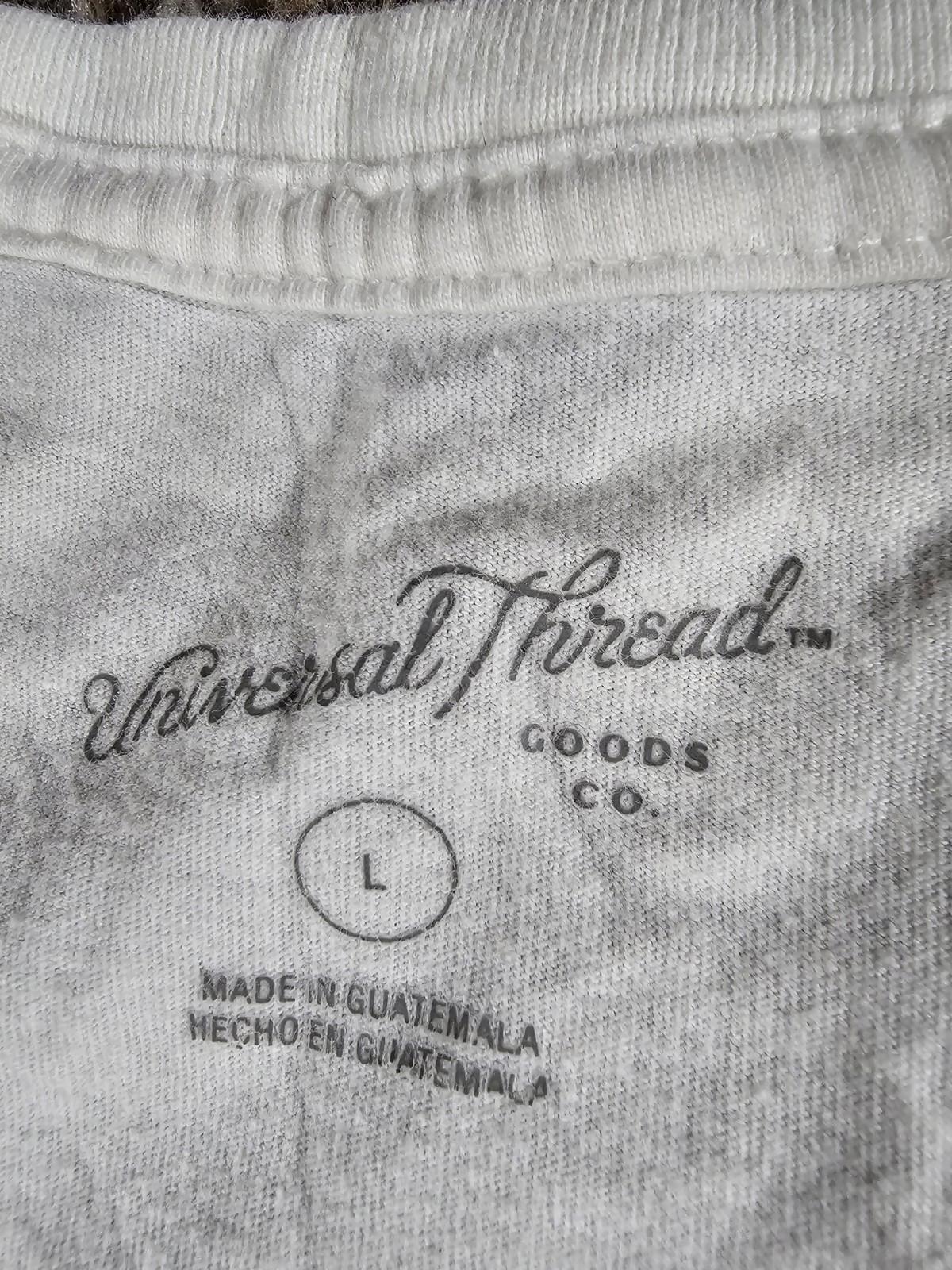 Universal Thread white vneck L