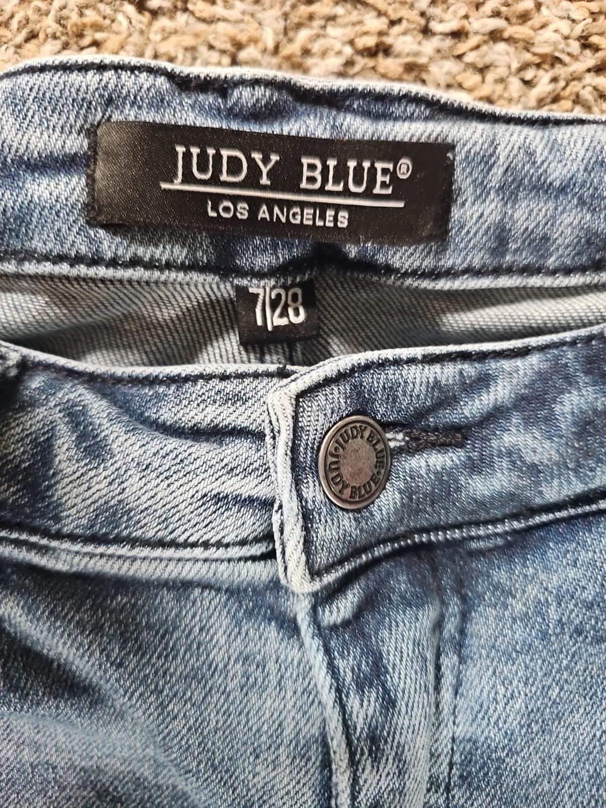 Judy Blue Los Angeles Slim Fit 7/28 Jeans