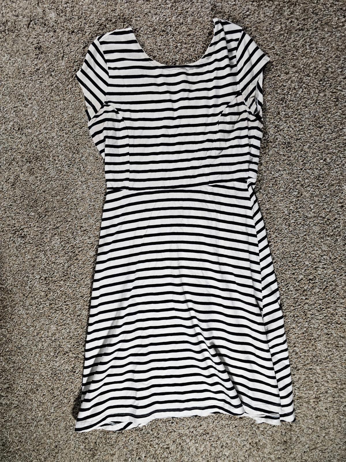 Old Navy Women's M Black White Striped Short Sleeve Dress
