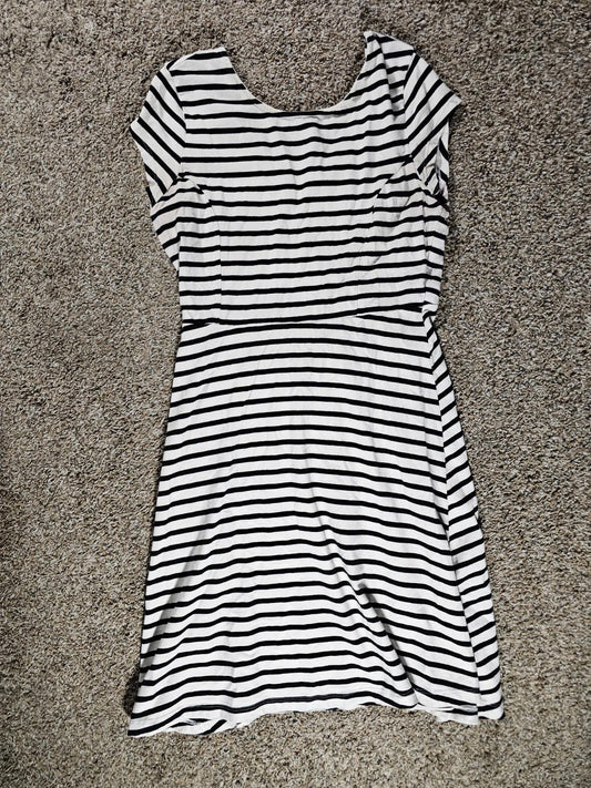 Old Navy Women's M Black White Striped Short Sleeve Dress