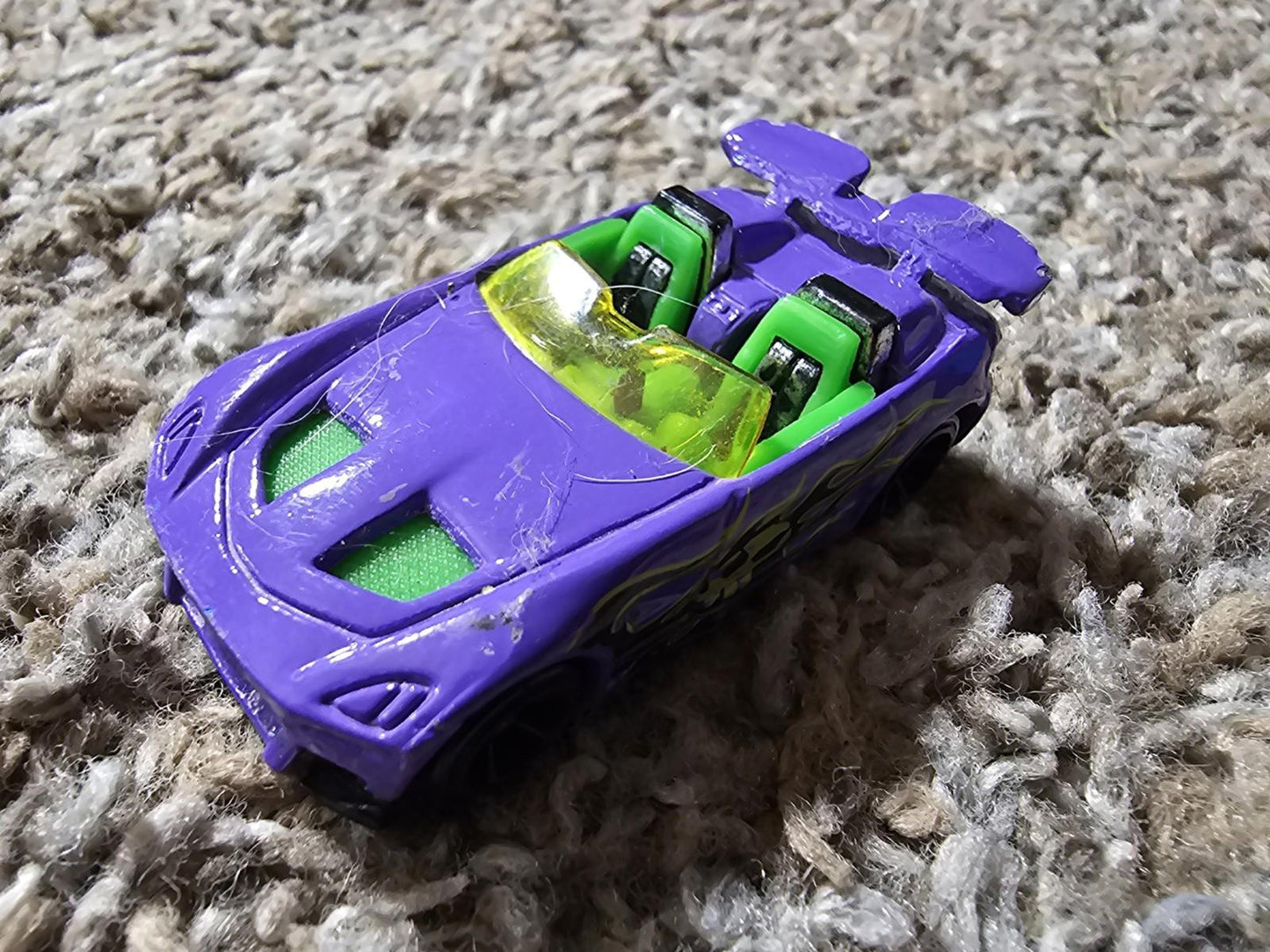 2001 Hot Wheels Tantrum Purple Green Skull